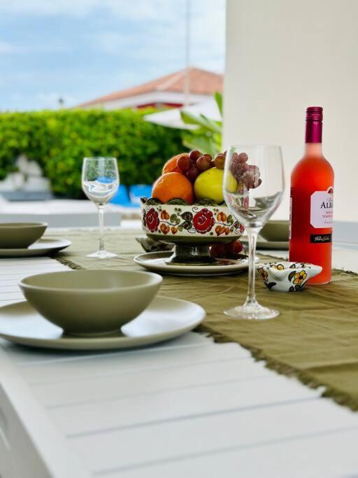 Beachfront Villa And Pool Puerto de Santiago  Buitenkant foto