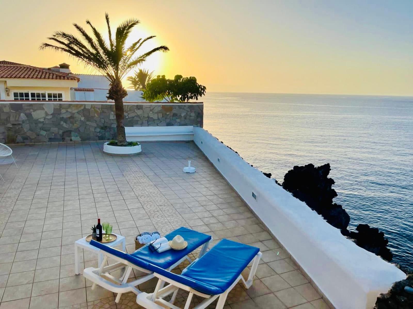 Beachfront Villa And Pool Puerto de Santiago  Buitenkant foto
